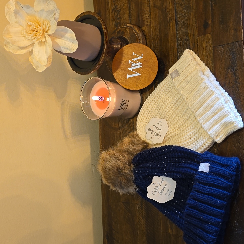 NWT Cable Knit Pom Beanie Set - Navy & Cream